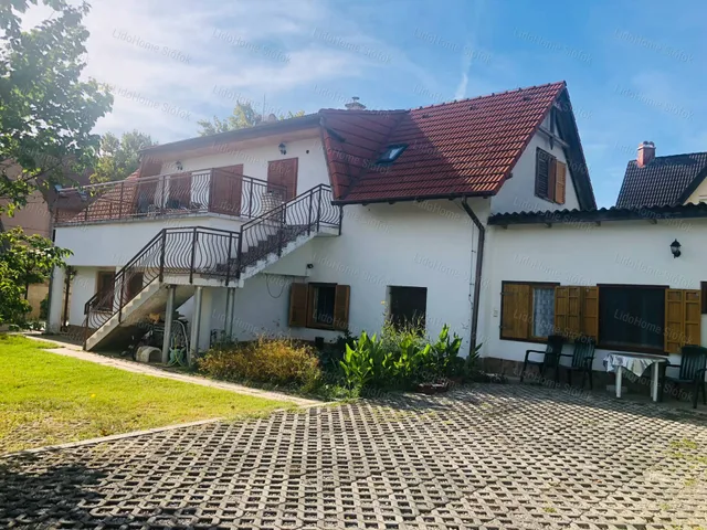 Eladó ház Balatonszabadi 220 nm