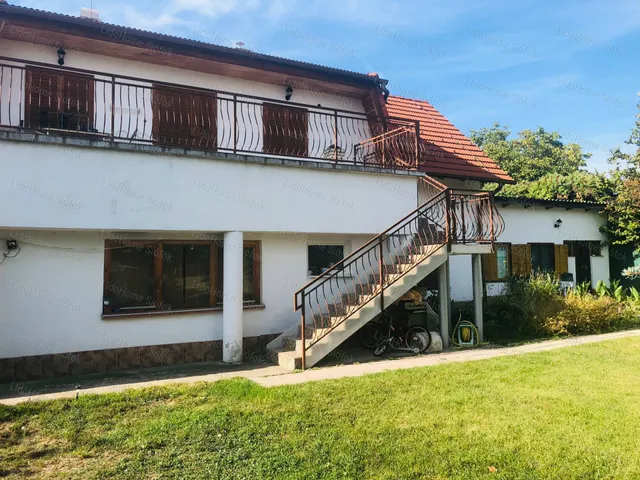 Eladó ház Balatonszabadi 220 nm