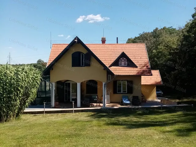 Eladó ház Zamárdi 214 nm