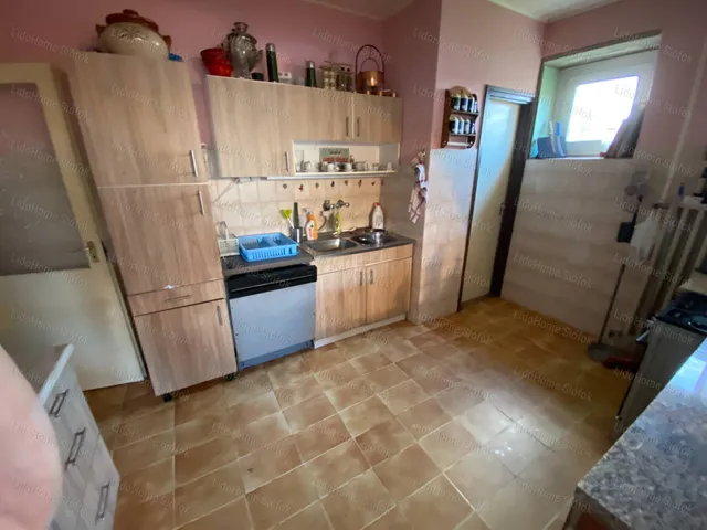 Eladó ház Balatonszárszó 420 nm