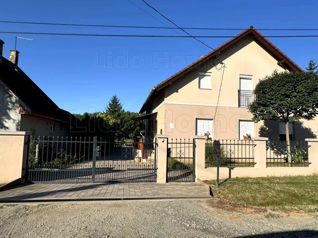Eladó ház Balatonendréd 348 nm