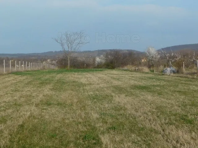 Eladó telek Balatonszárszó 3396 nm