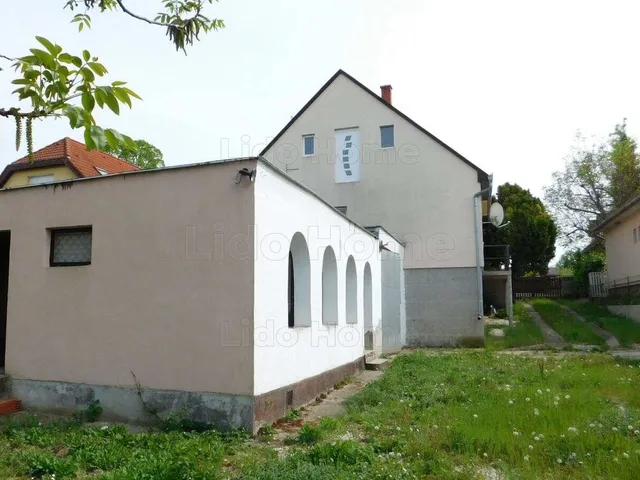 Eladó ház Zamárdi 300 nm