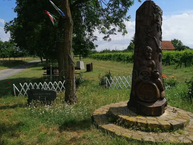 Eladó mezőgazdasági ingatlan Balatonőszöd 10 nm