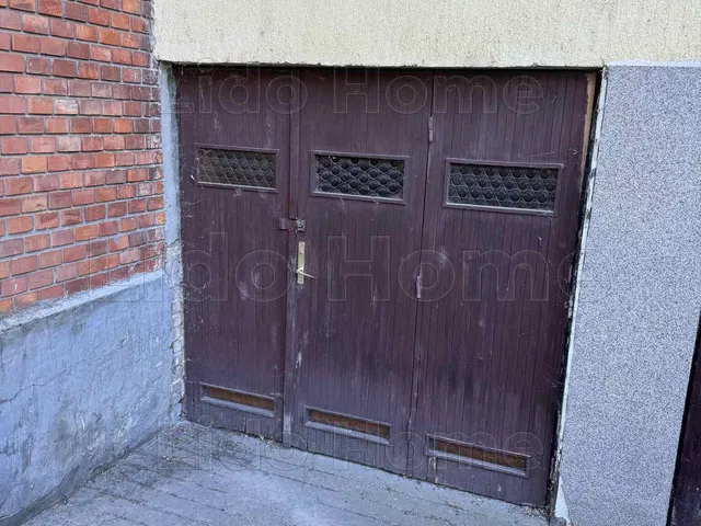 Kiadó garázs Siófok, Belváros 11 nm