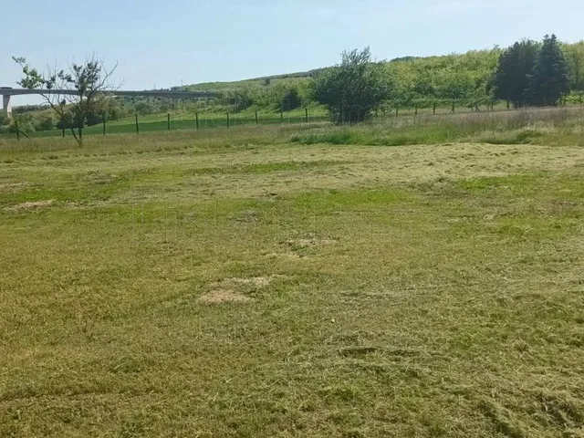 Eladó telek Kőröshegy 1298 nm