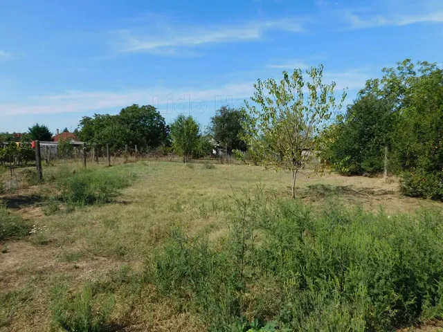 Eladó telek Balatonszárszó 1419 nm