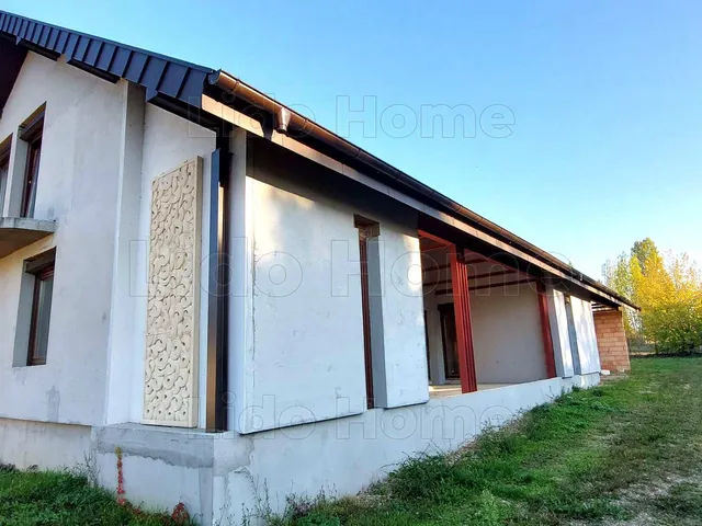 Eladó ház Balatonszárszó 168 nm