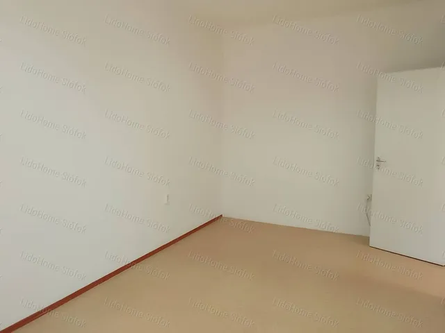 Kiadó kereskedelmi és ipari ingatlan Siófok 29 nm