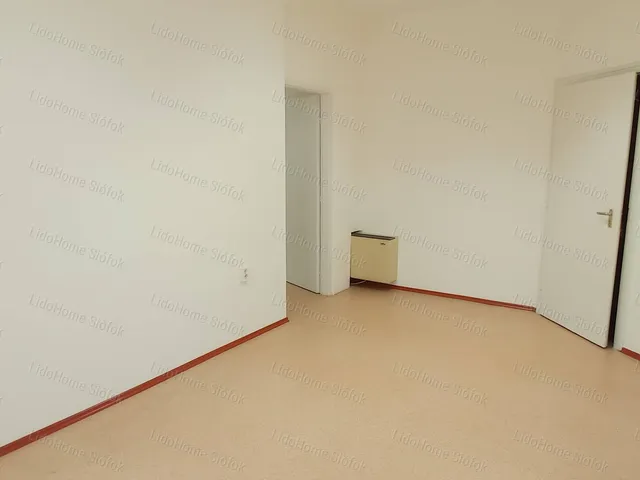 Kiadó kereskedelmi és ipari ingatlan Siófok 29 nm