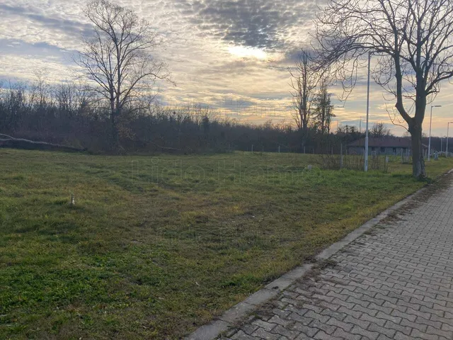 Eladó telek Balatonszárszó 1055 nm