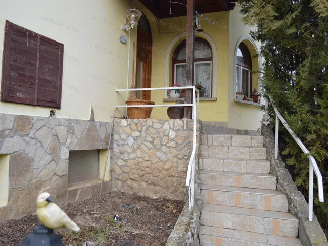 Eladó ház Balatonendréd 230 nm