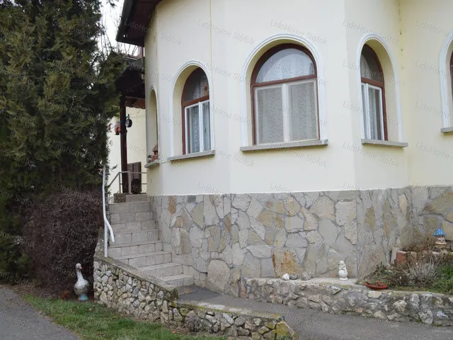 Eladó ház Balatonendréd 230 nm