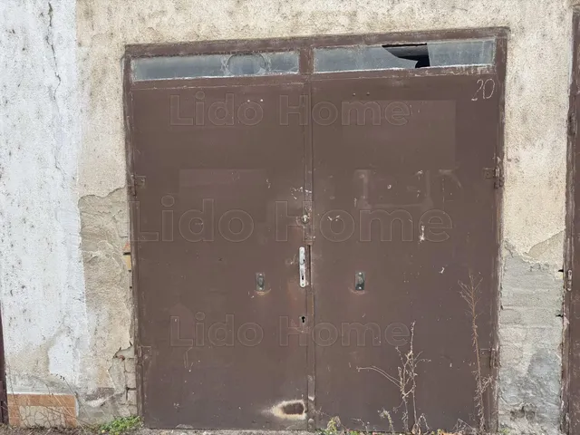 Eladó garázs Siófok 15 nm