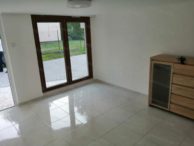 Eladó üdülő és hétvégi ház Siófok, Aranypart 78 nm