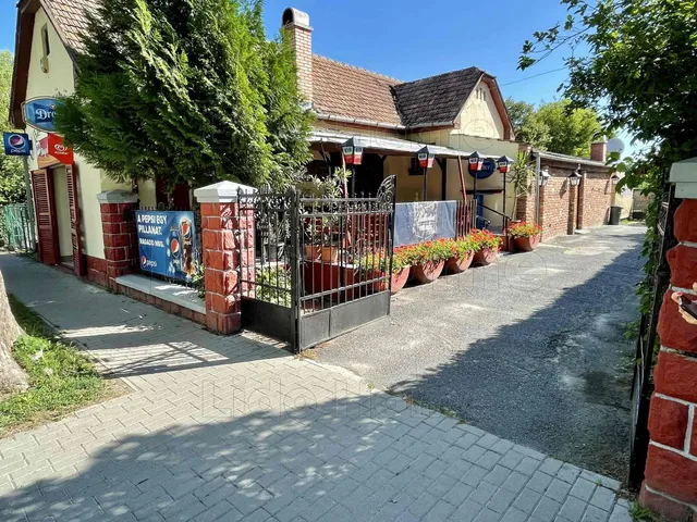 Eladó kereskedelmi és ipari ingatlan Siófok 150 nm