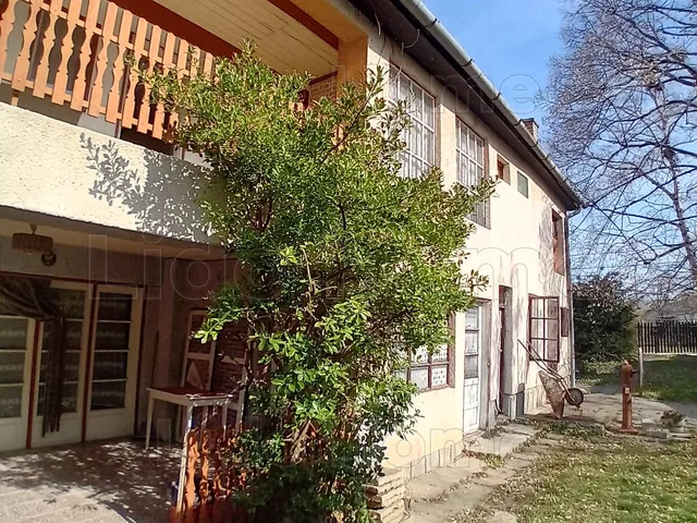 Eladó ház Balatonszárszó 220 nm