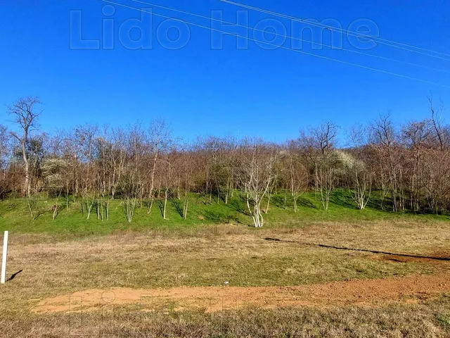 Eladó telek Kőröshegy 700 nm