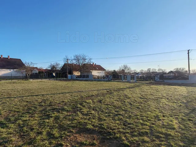 Eladó telek Balatonszárszó 746 nm