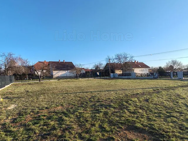 Eladó telek Balatonszárszó 746 nm