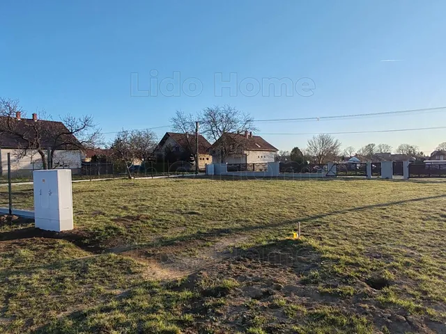Eladó telek Balatonszárszó 746 nm