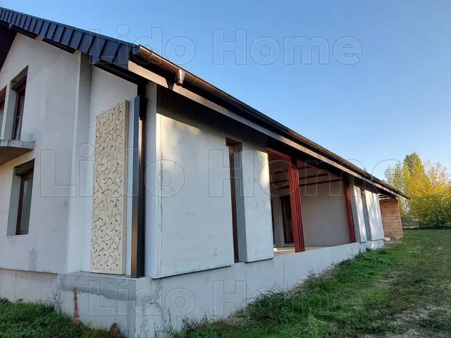 Eladó lakás Balatonszárszó 171 nm