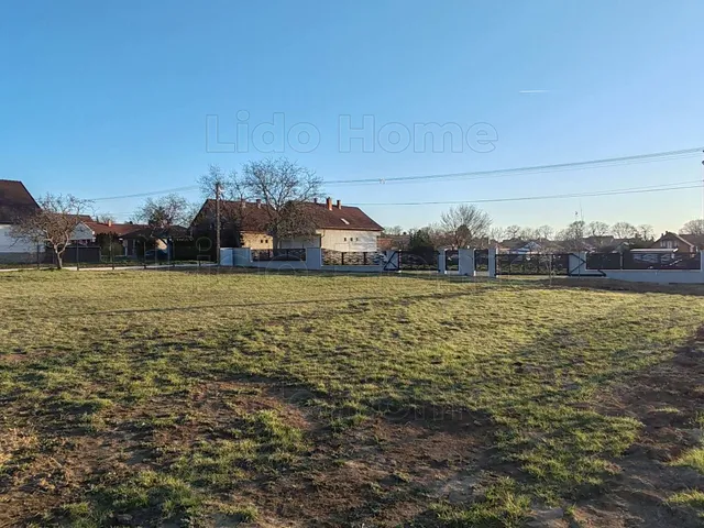 Eladó telek Balatonszárszó 373 nm