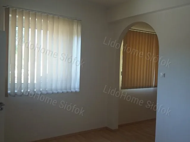 Kiadó kereskedelmi és ipari ingatlan Siófok 39 nm