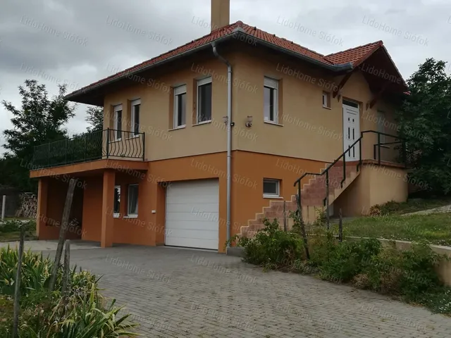 Eladó ház Siófok 166 nm