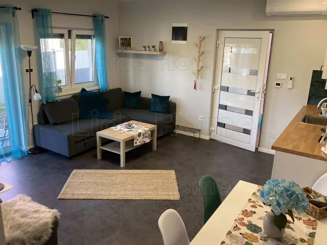 Eladó kereskedelmi és ipari ingatlan Siófok, Szabadifürdő 150 nm