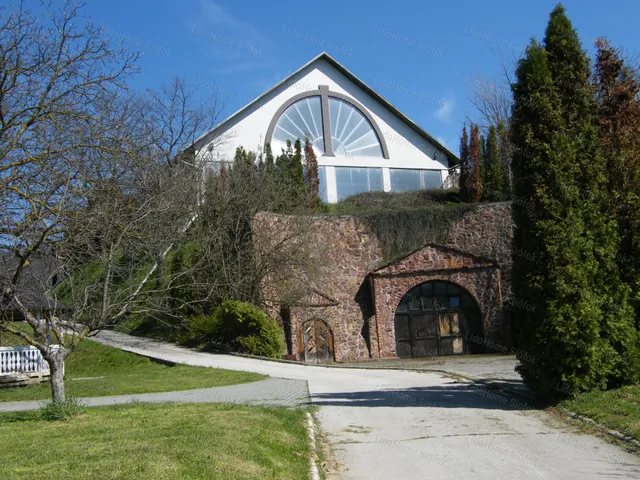 Eladó ház Nyim 210 nm