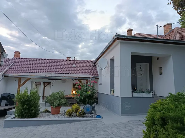 Eladó ház Siófok, Balatonkiliti 192 nm