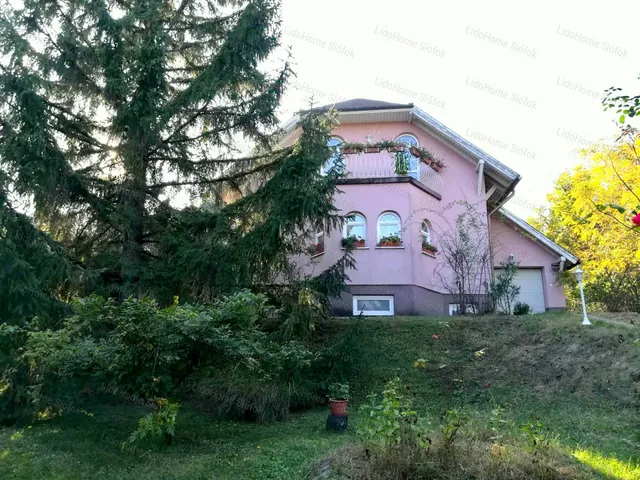 Eladó ház Siófok 240 nm