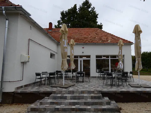 Eladó kereskedelmi és ipari ingatlan Pusztaszemes 230 nm
