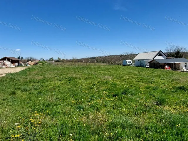 Eladó telek Ságvár 1404 nm