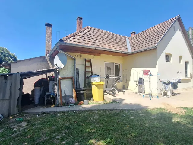 Eladó ház Tamási 57 nm