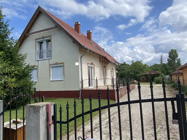 Eladó ház Balatonszárszó 165 nm