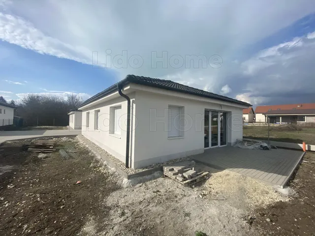 Eladó ház Siófok, Sóstó 98 nm