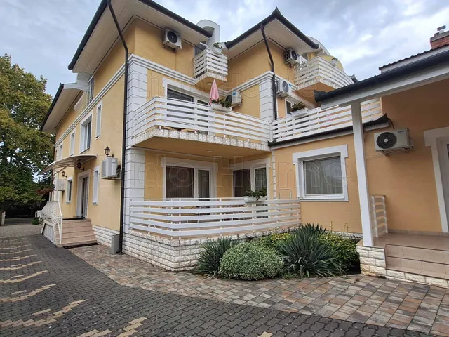 Eladó kereskedelmi és ipari ingatlan Siófok, Aranypart 550 nm