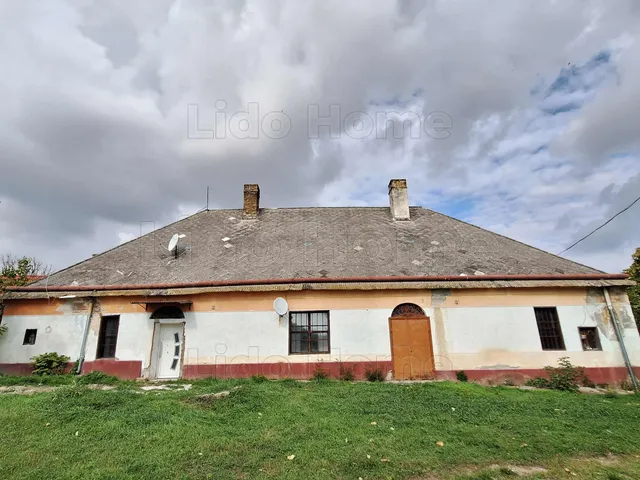 Eladó ház Csajág 250 nm