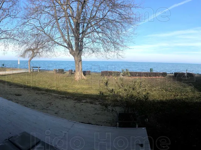 Eladó kereskedelmi és ipari ingatlan Siófok, Aranypart 150 nm