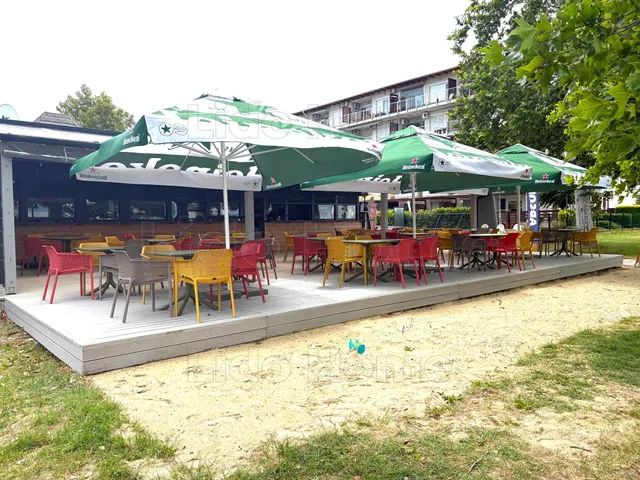 Eladó kereskedelmi és ipari ingatlan Siófok, Aranypart 150 nm