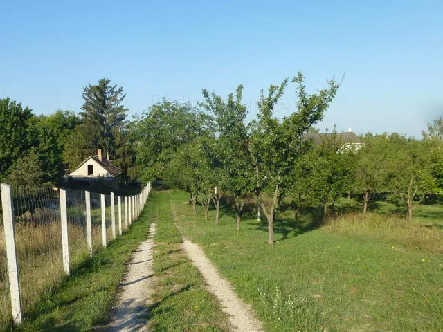 Eladó telek Siófok, Töreki 2297 nm