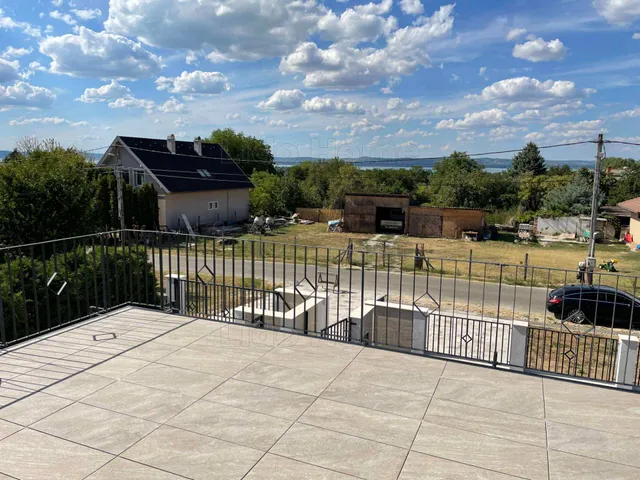 Eladó lakás Balatonszárszó 117 nm