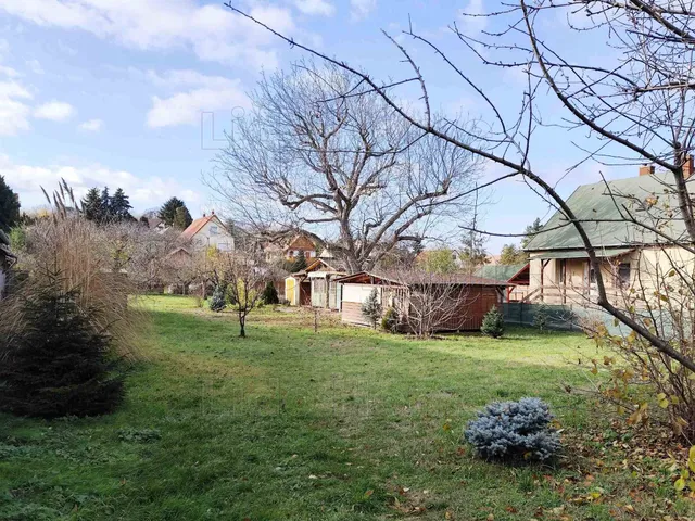 Eladó telek Zamárdi 1180 nm