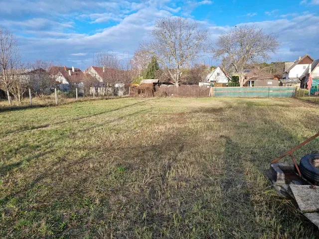 Kiadó telek Siófok, Belváros 946 nm