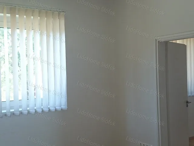 Kiadó kereskedelmi és ipari ingatlan Siófok 38 nm