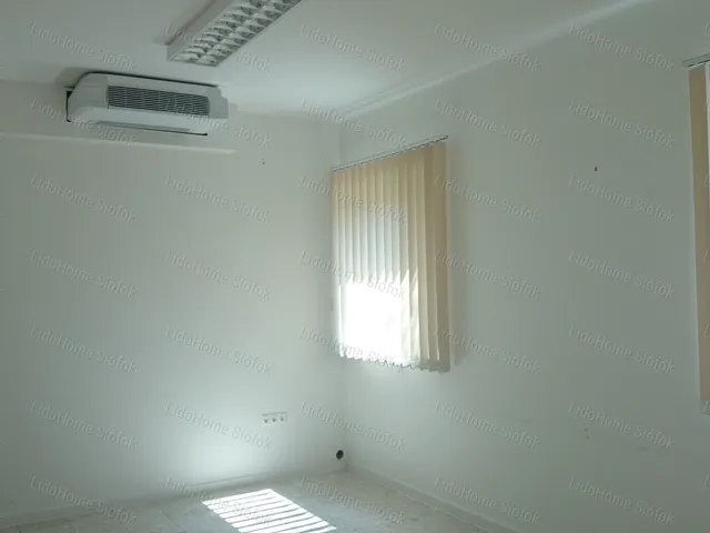 Kiadó kereskedelmi és ipari ingatlan Siófok 38 nm