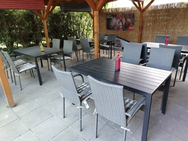 Eladó kereskedelmi és ipari ingatlan Siófok, Ezüstpart 120 nm