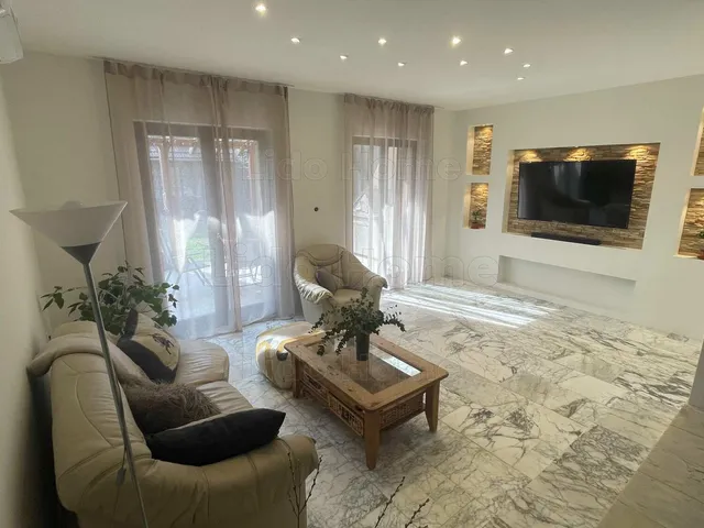 Eladó ház Siófok, Aranypart 200 nm